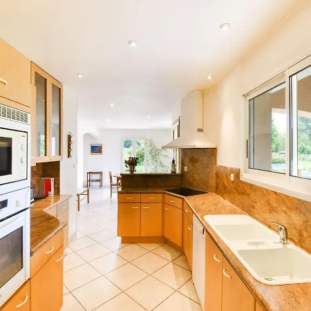 Semesterbostad Spacious Holiday In With Private Pool *