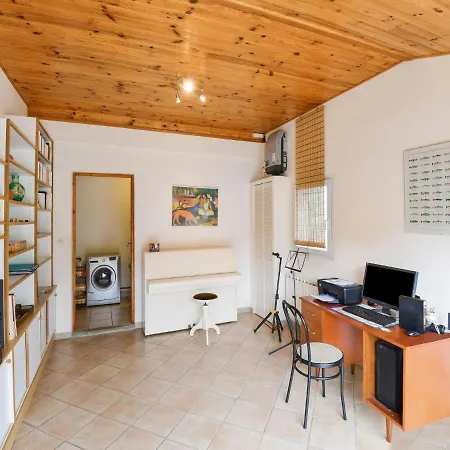 Semesterbostad Spacious Holiday In With Private Pool Lalinde