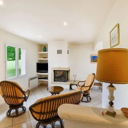 Spacious Holiday In With Private Pool